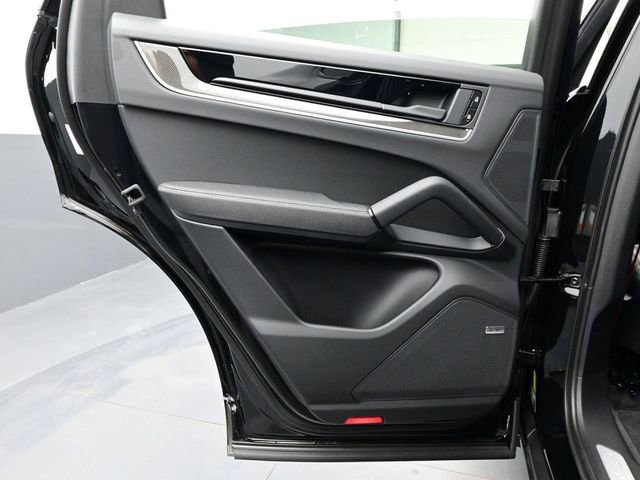 Certified 2024 Porsche Cayenne Coupe AWD/4WD image 13