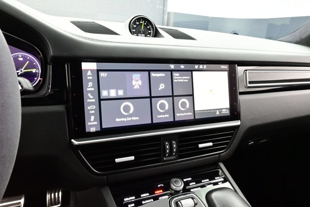 Certified 2021 Porsche Cayenne Turbo S w/ Lightweight Sport Package AWD/4WD image 10