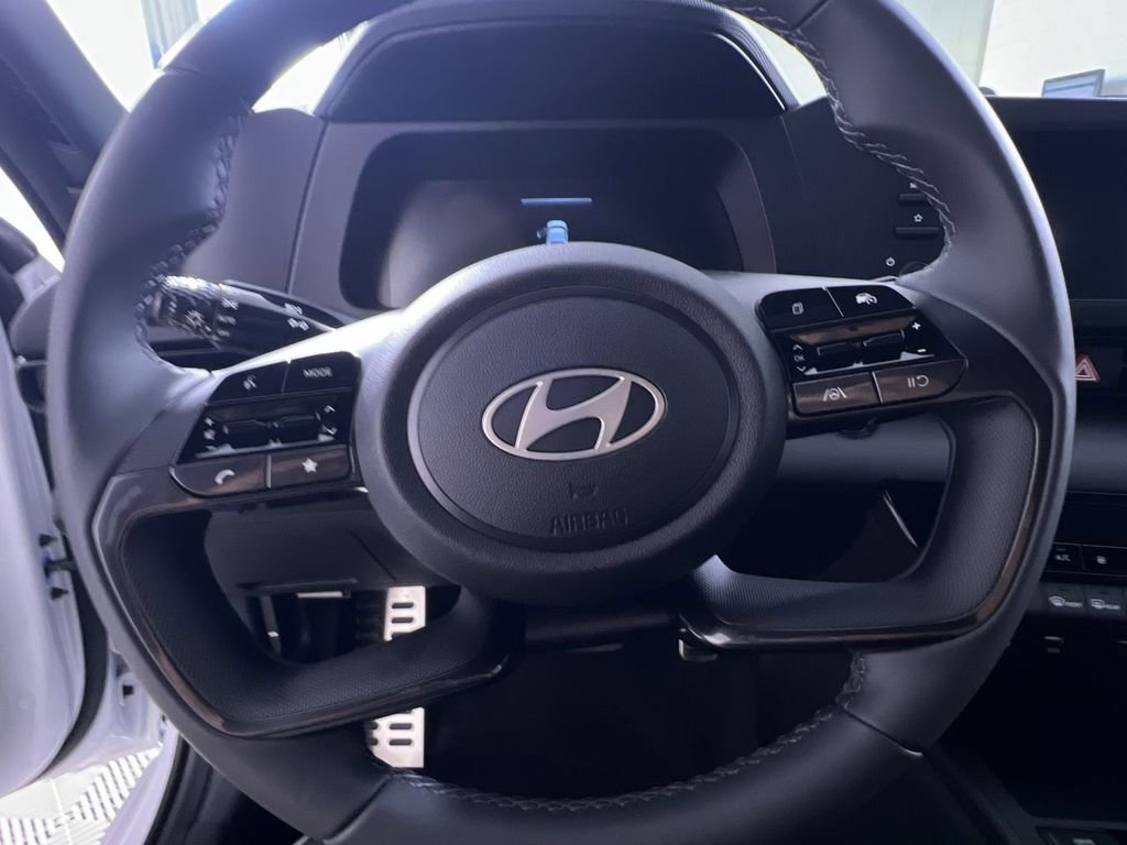 Used 2025 Hyundai Elantra Sport FWD image 16