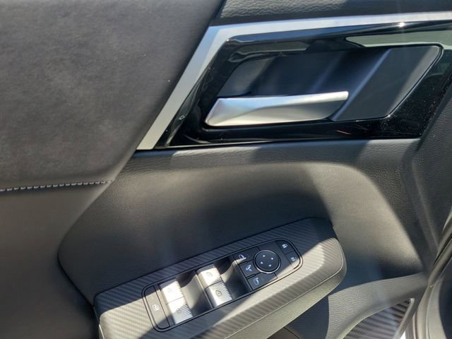 New 2025 Mitsubishi Outlander SE image 21