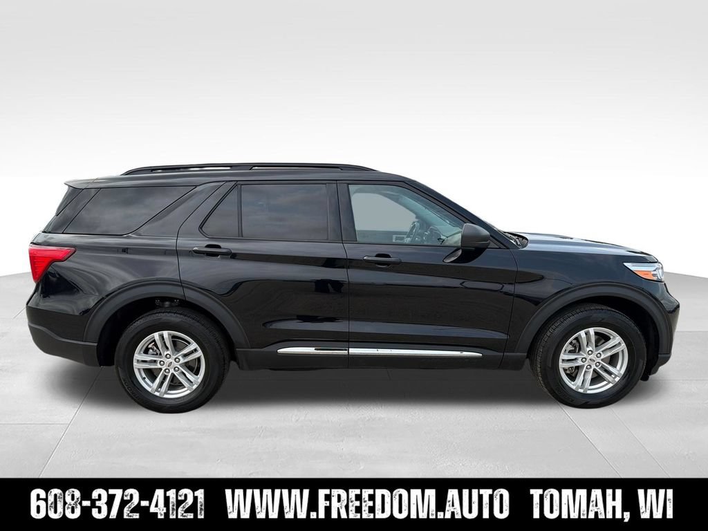 Used 2024 Ford Explorer XLT w/ Equipment Group 202A AWD/4WD image 9