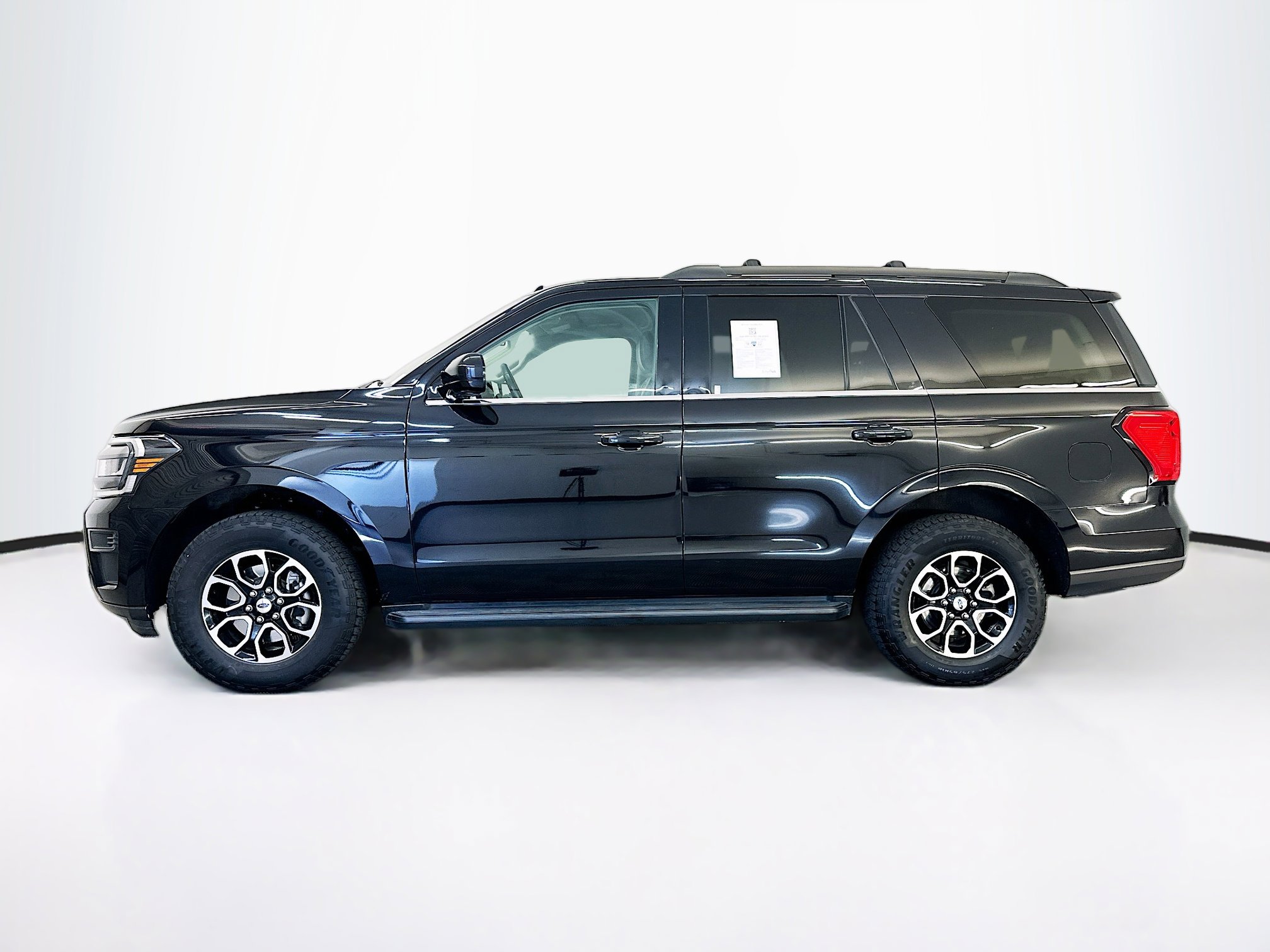 Used 2024 Ford Expedition XLT image 4