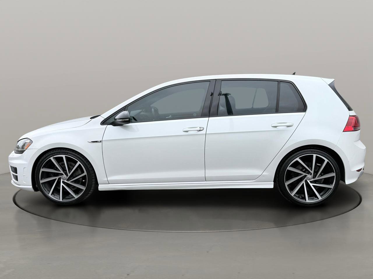 Used 2017 Volkswagen Golf R 4-Door AWD/4WD image 4