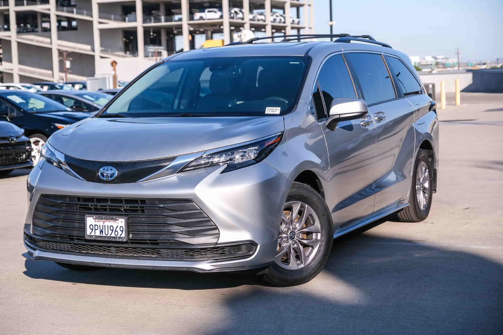 Used 2024 Toyota Sienna LE w/ LE Plus Package