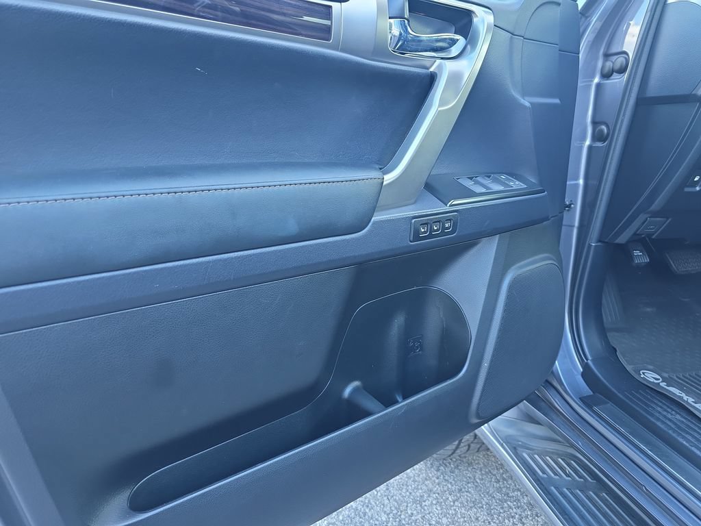 Used 2022 Lexus GX 460 w/ Accessory Package AWD/4WD image 17