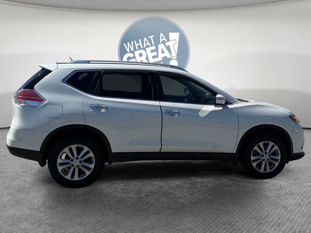 Used 2016 Nissan Rogue SV image 2