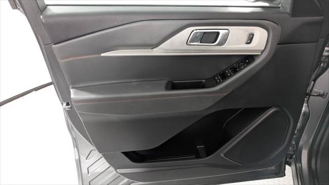 Used 2025 Ford Explorer Active RWD image 13