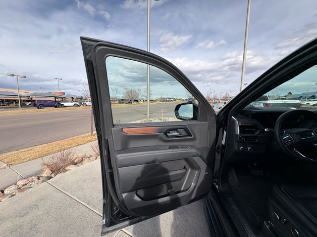 Used 2025 GMC Yukon XL Denali image 9