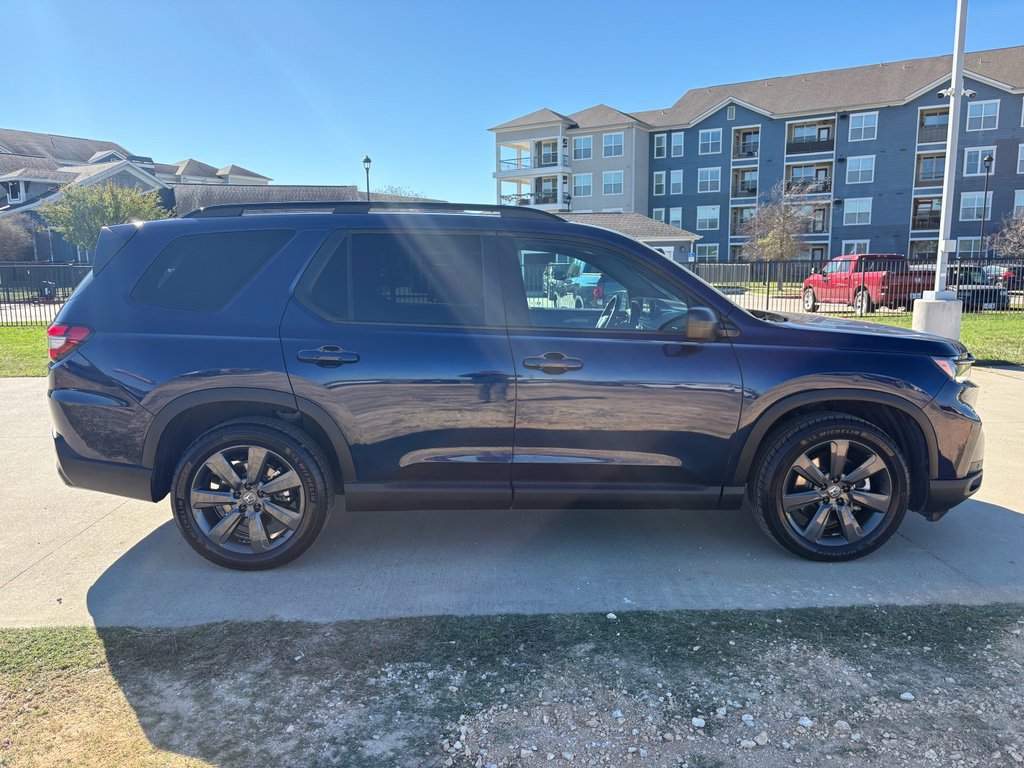Certified 2024 Honda Pilot Sport image 9