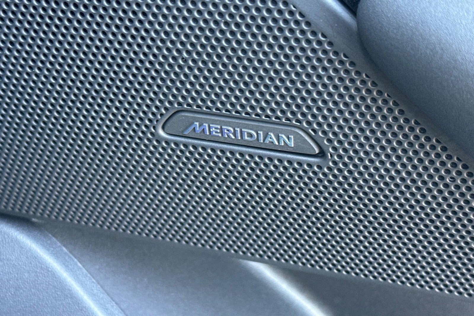 Certified 2025 Land Rover Range Rover Velar S image 16