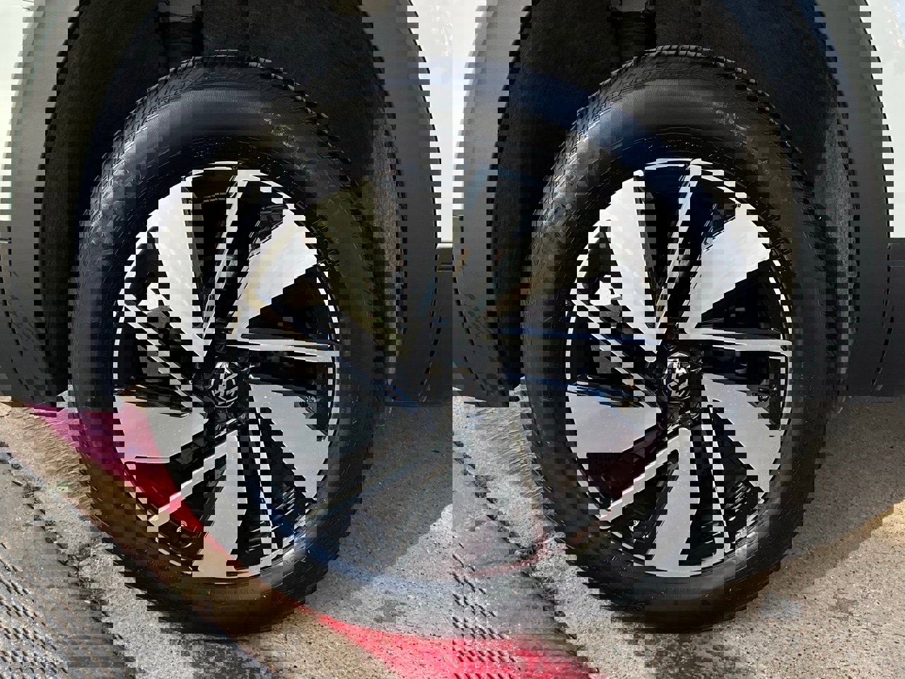 Used 2025 Volkswagen Atlas SE image 9