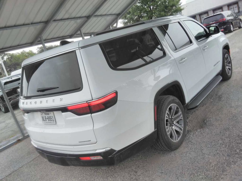 Used 2024 Jeep Wagoneer L Series II w/ Flexible Seating Group AWD/4WD image 4