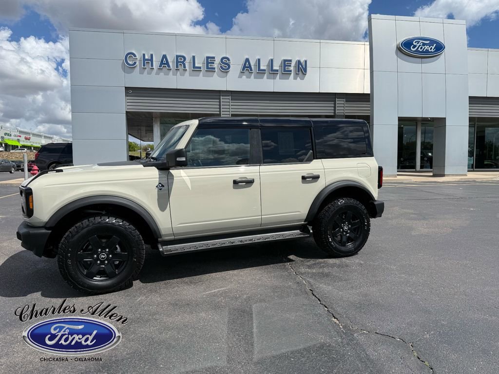 Used 2025 Ford Bronco Outer Banks AWD/4WD image 2