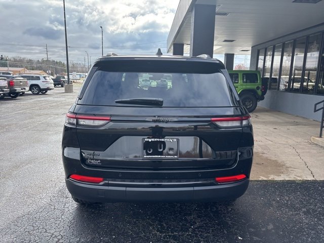 New 2025 Jeep Grand Cherokee Altitude image 10