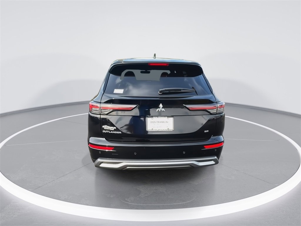 New 2025 Mitsubishi Outlander SE image 7