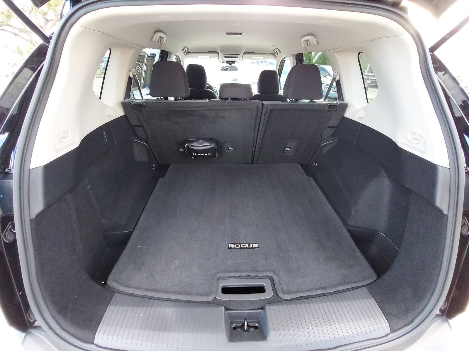 Used 2023 Nissan Rogue SV FWD image 13