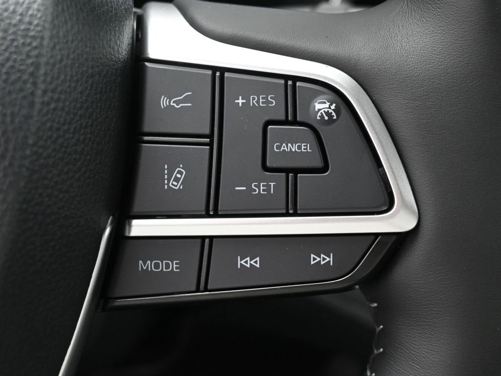 Certified 2025 Toyota Highlander Platinum image 21