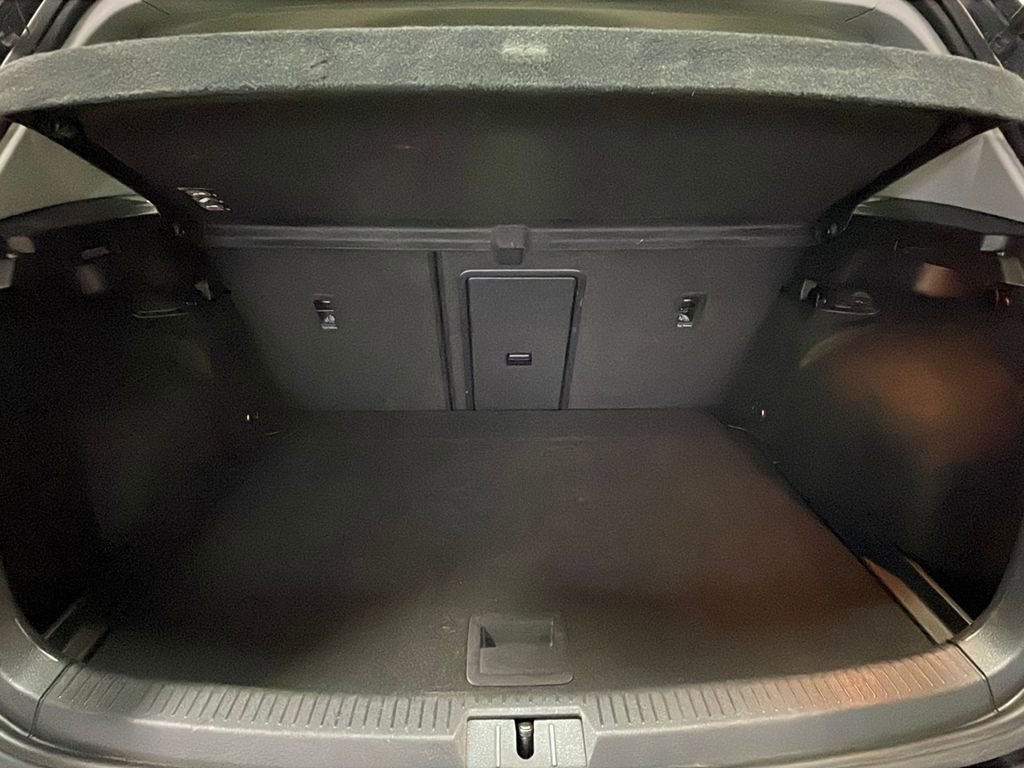 Used 2021 Volkswagen Golf 4-Door image 16