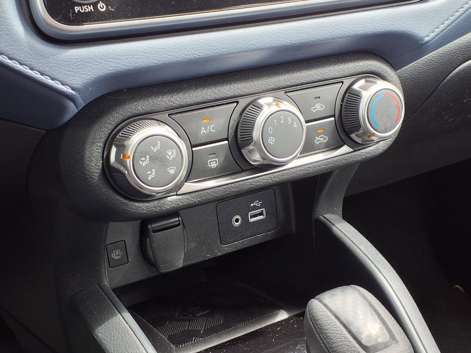Used 2024 Nissan Versa SV FWD image 10