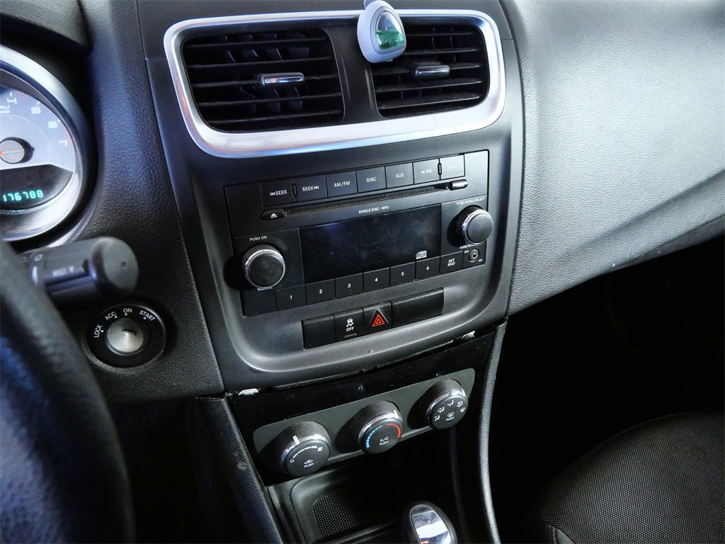 Used 2013 Dodge Avenger SE image 19