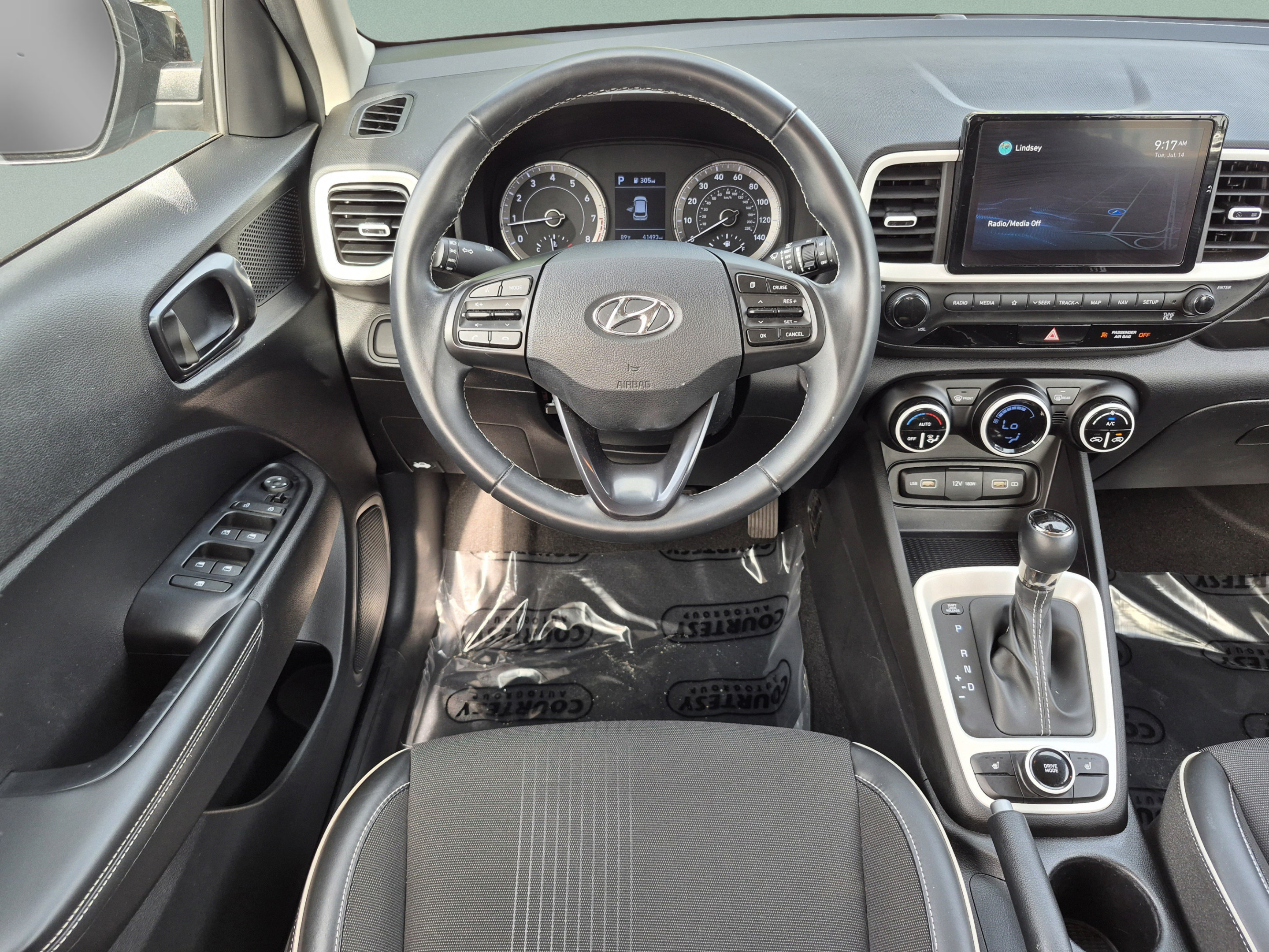 Certified 2022 Hyundai Venue Limited FWD image 11