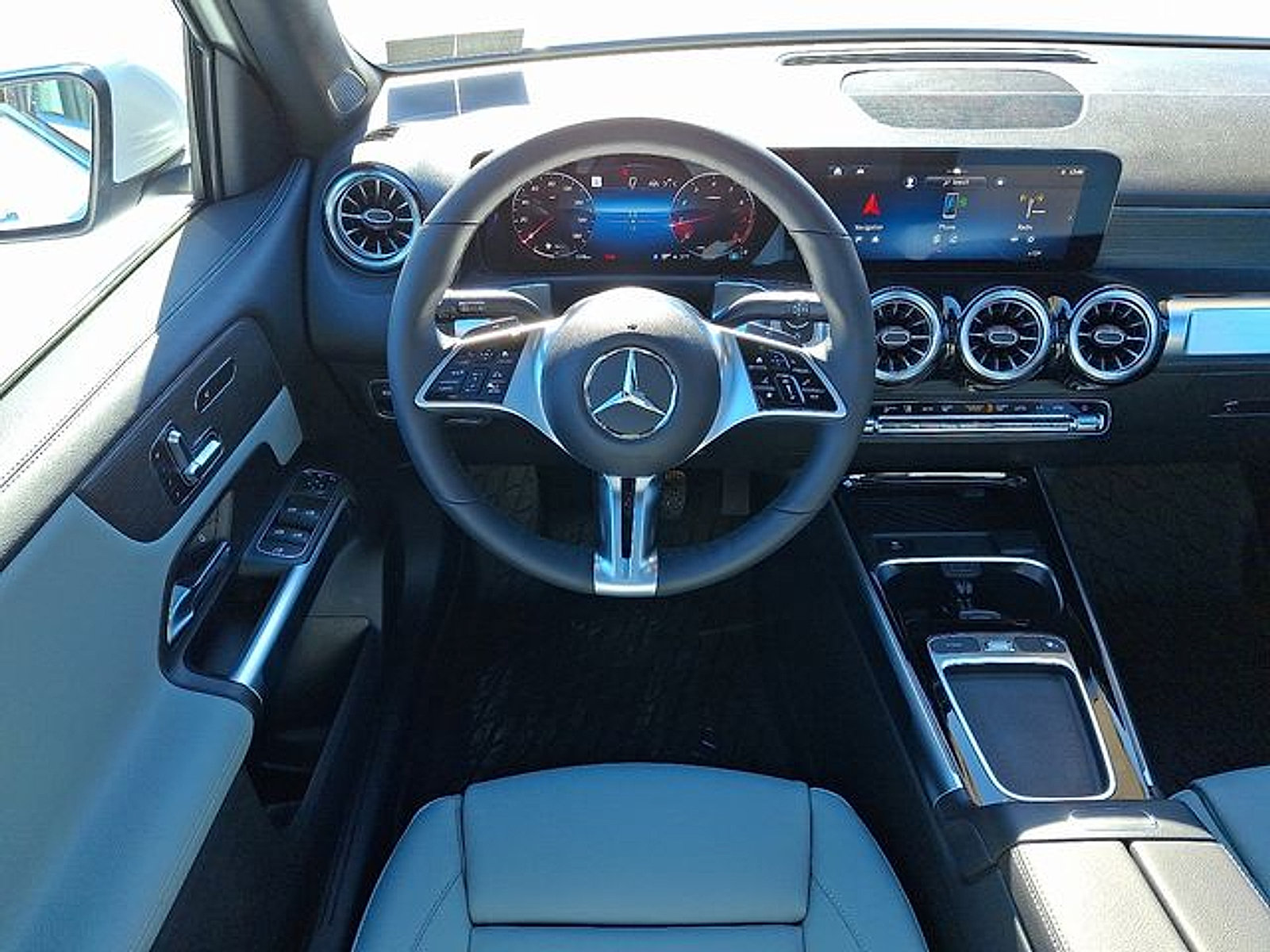 Used 2026 Mercedes-Benz GLB 250 4MATIC image 10
