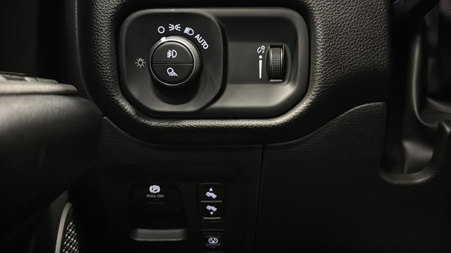 Used 2025 RAM 1500 Big Horn AWD/4WD image 32