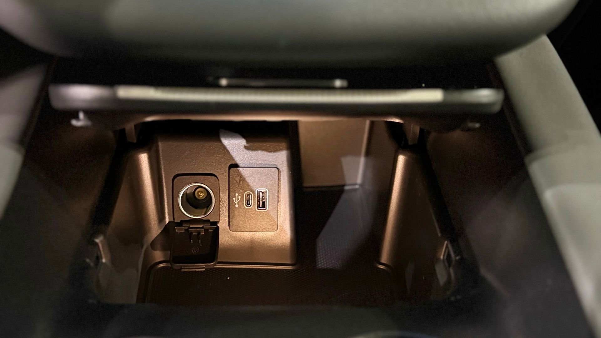 Used 2025 Ford Explorer Active w/ Active Comfort Package image 89