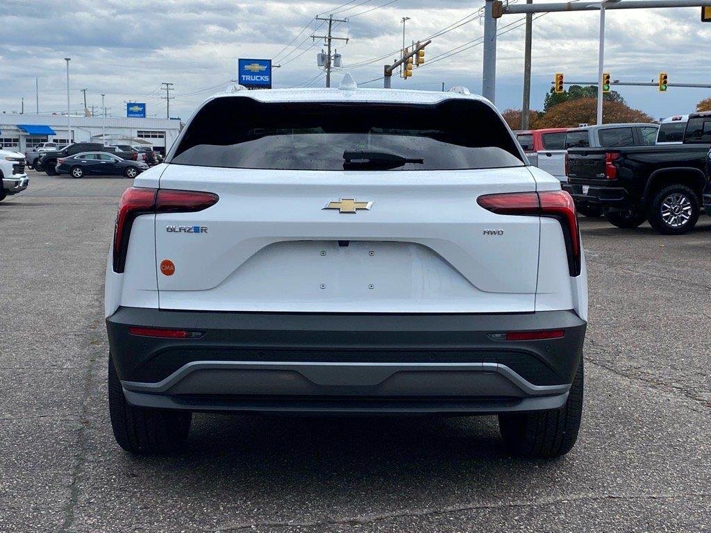 New 2025 Chevrolet Blazer EV LT w/ Super Cruise Package AWD/4WD image 4