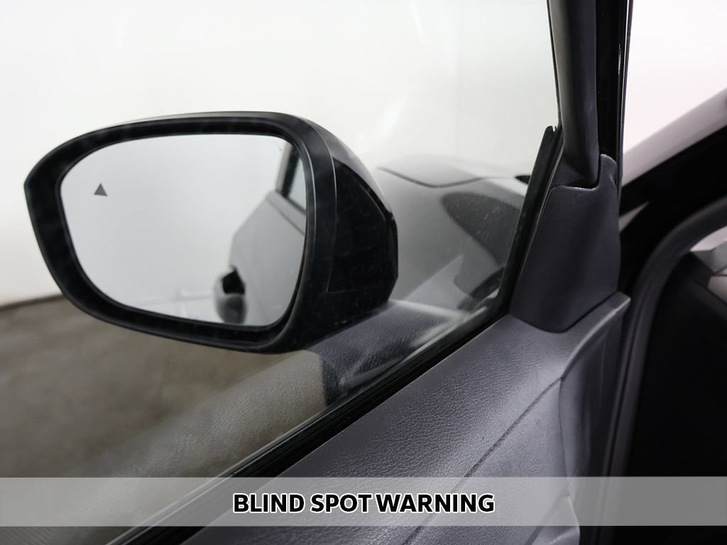 Used 2025 Nissan Kicks SV AWD/4WD image 4