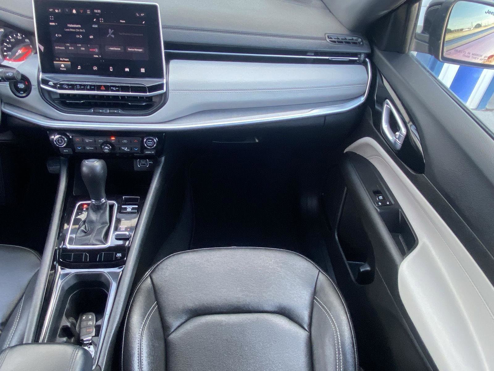 Used 2025 Jeep Compass Limited image 19