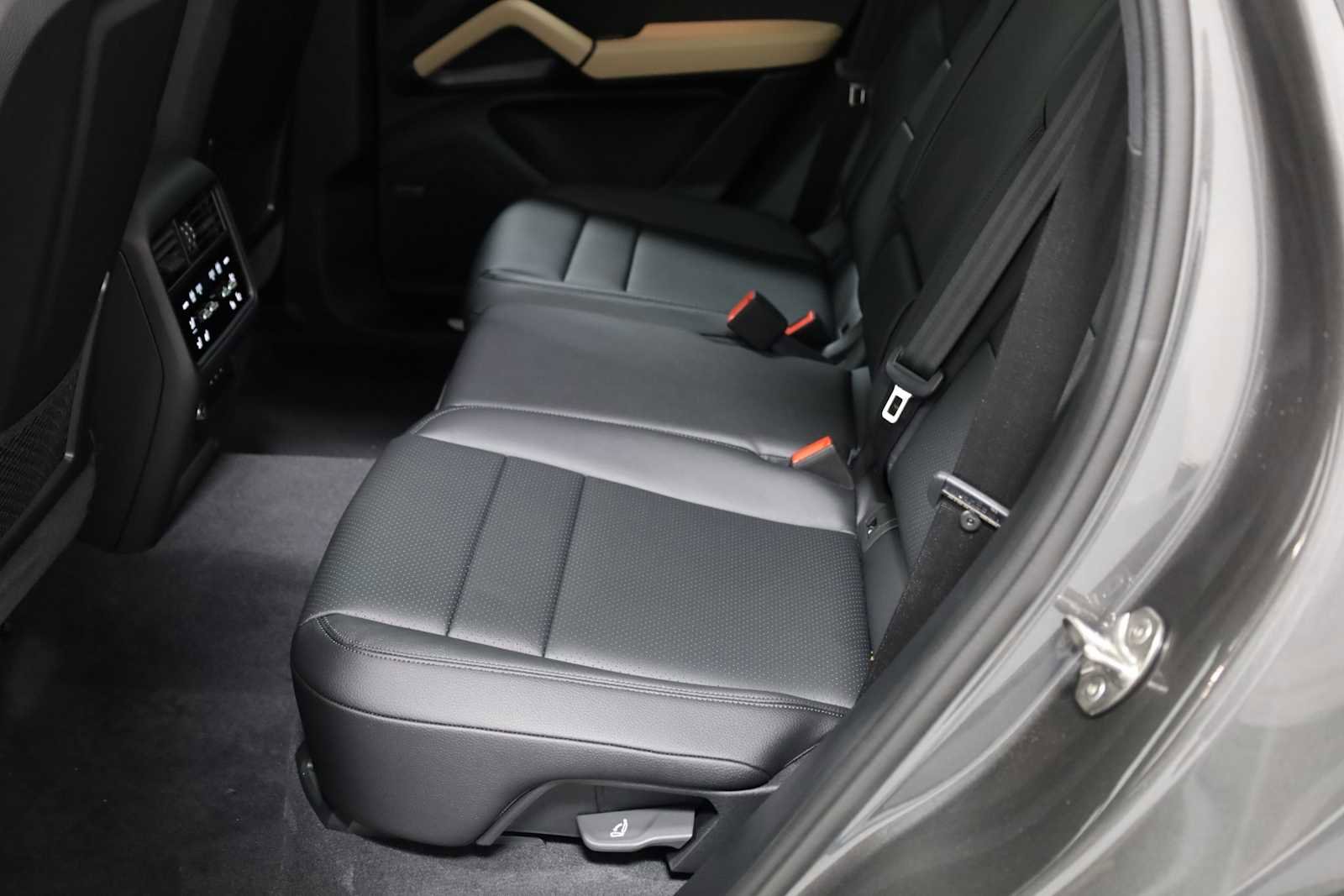 Certified 2024 Porsche Cayenne image 29