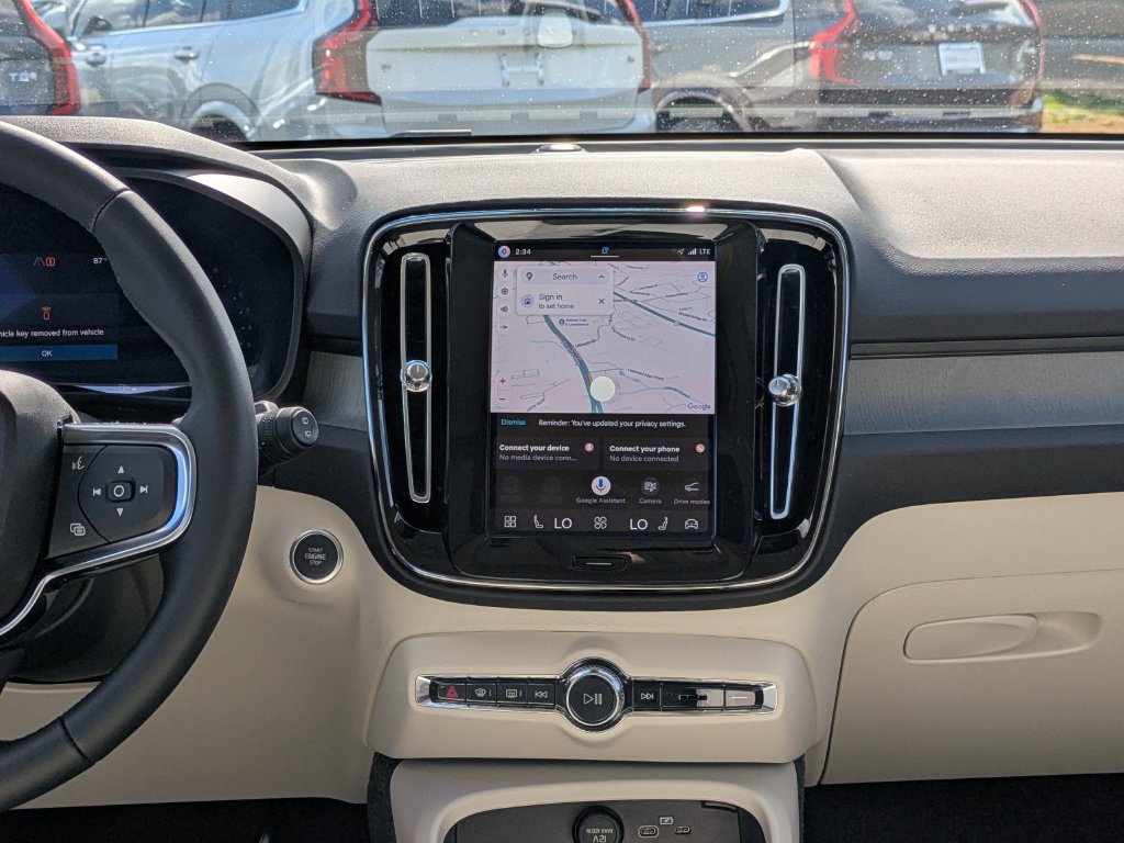 New 2026 Volvo XC40 B5 Plus w/ Protection Package Premier AWD/4WD image 19