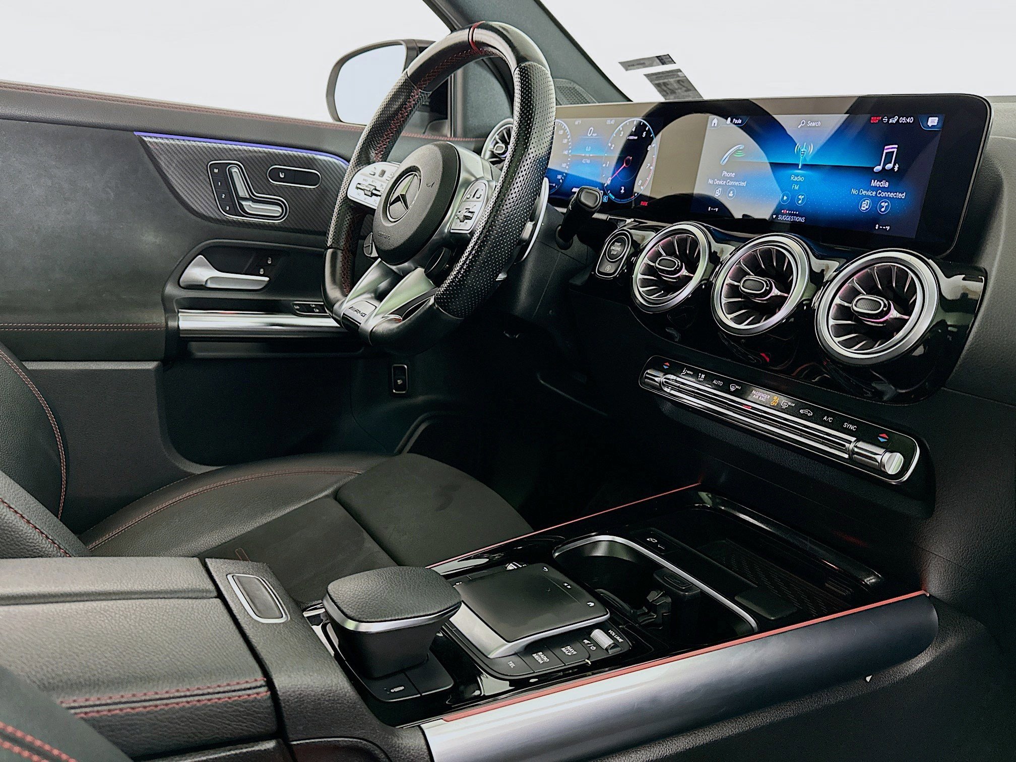 Used 2022 Mercedes-Benz GLA 35 AMG 4MATIC w/ AMG Aerodynamic Package image 31