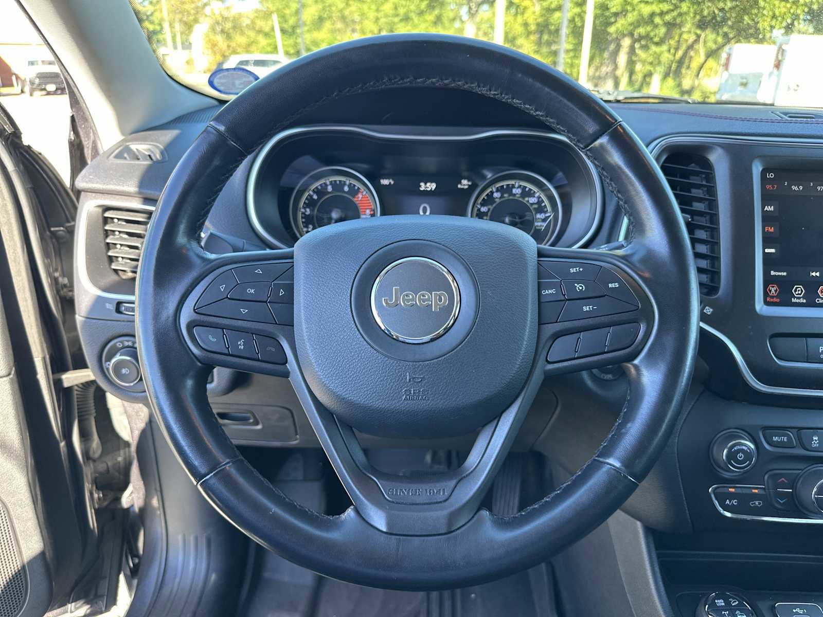 Used 2020 Jeep Cherokee Trailhawk image 29
