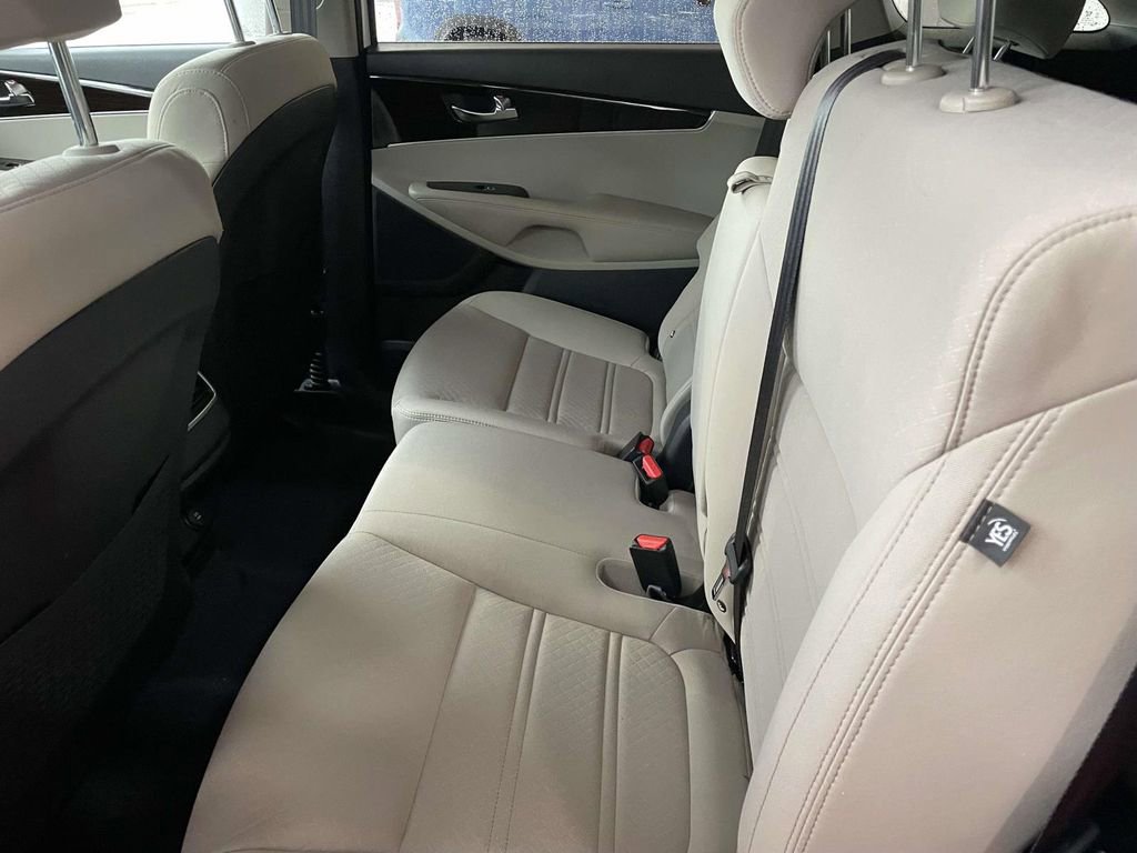 Used 2020 Kia Sorento LX image 21