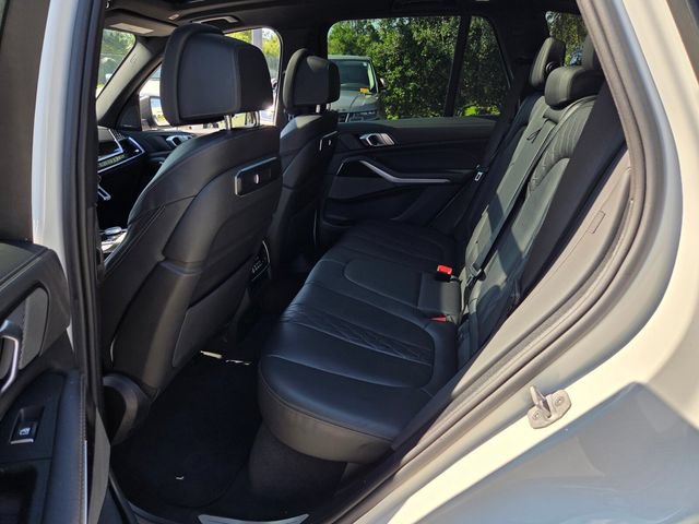 Used 2025 BMW X5 xDrive50e AWD/4WD image 13