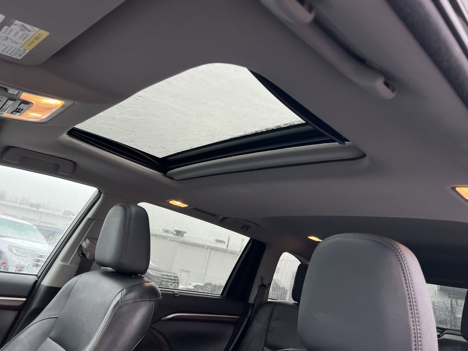 Used 2016 Toyota Highlander Limited w/ Driver Technology Package image 24