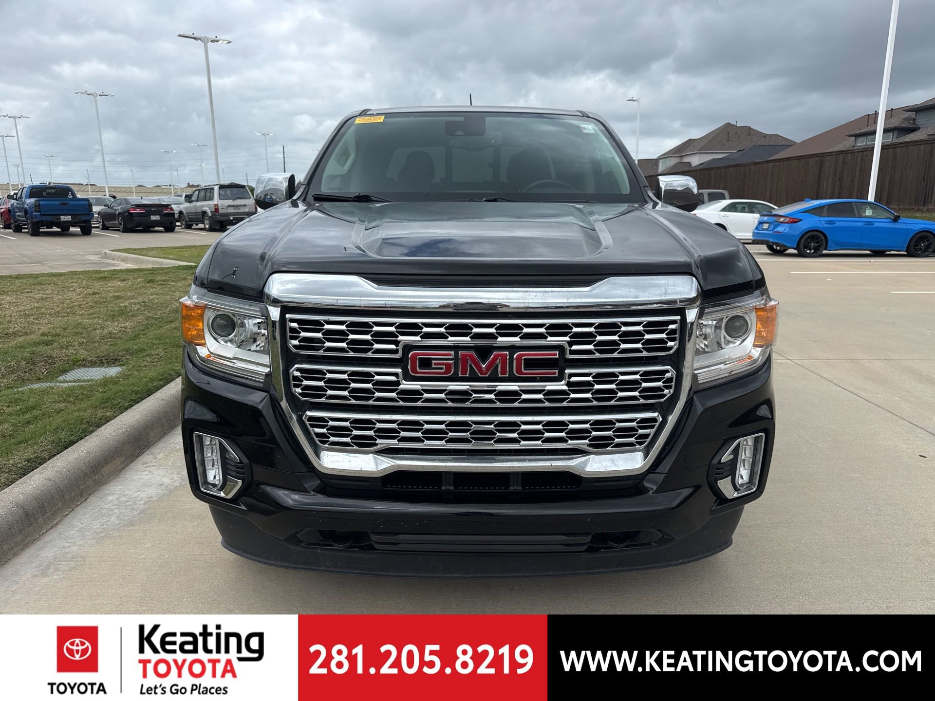 Used 2022 GMC Canyon Denali image 2