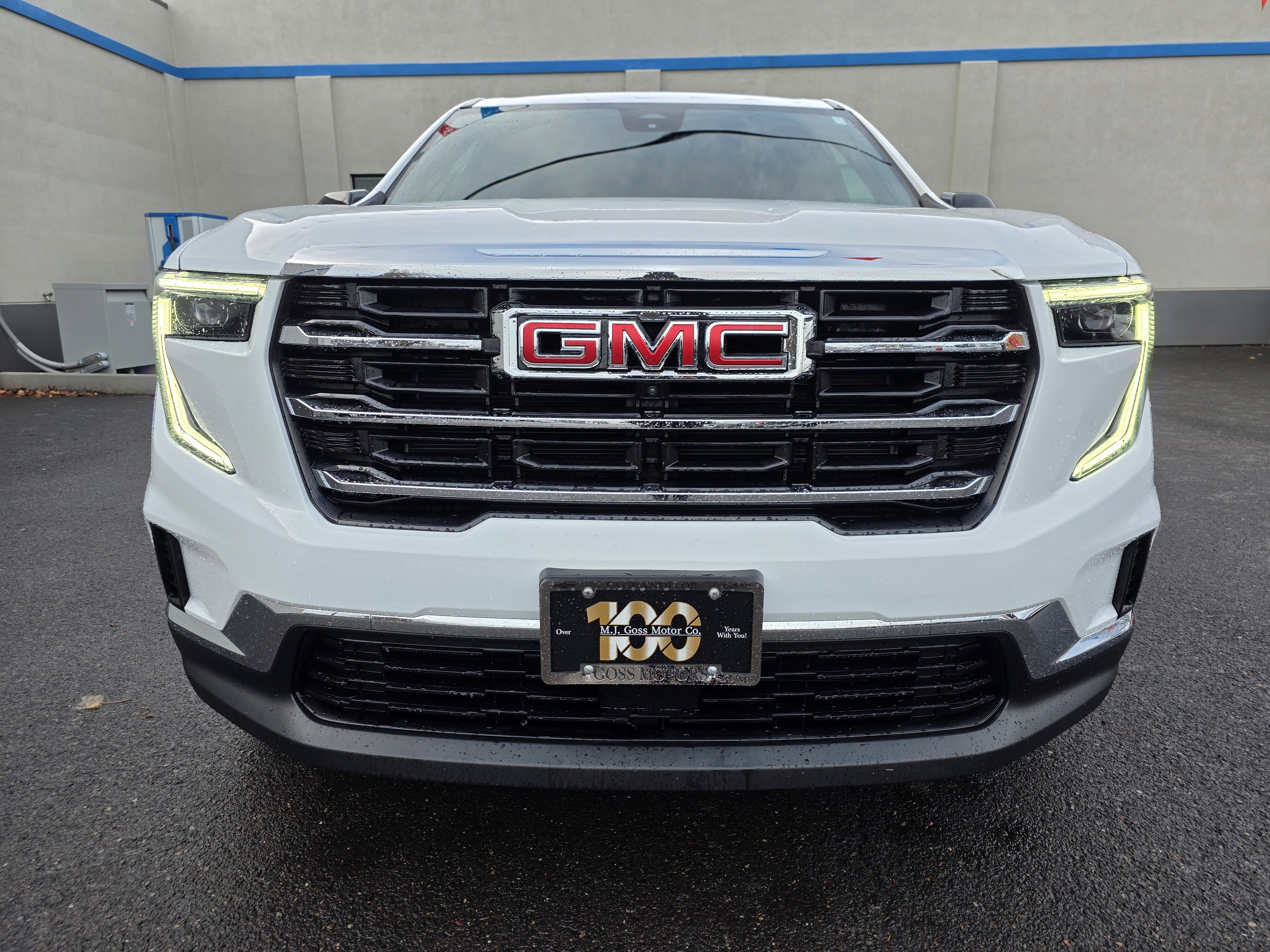 Used 2025 GMC Acadia Elevation image 2