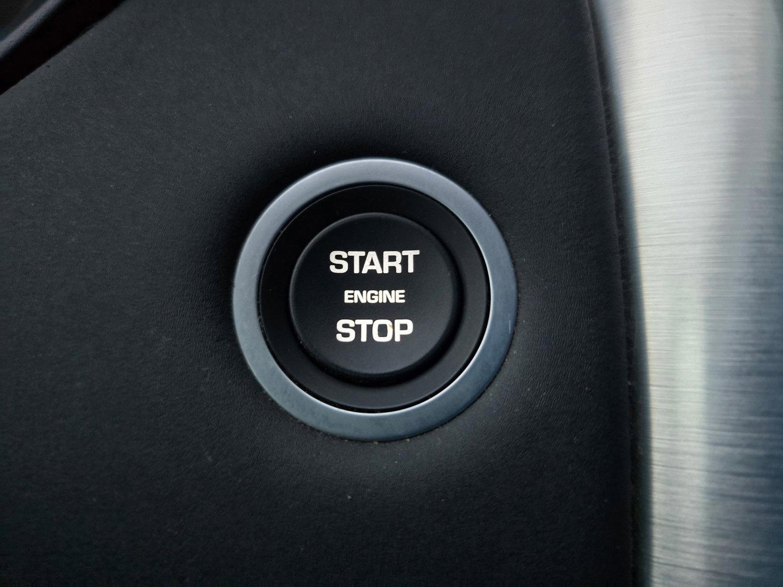 Used 2018 Land Rover Discovery HSE image 25