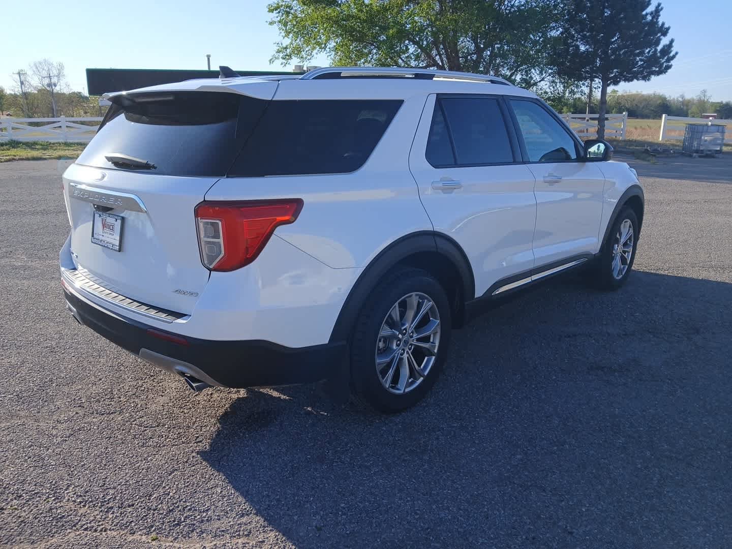 Used 2023 Ford Explorer Limited AWD/4WD image 7