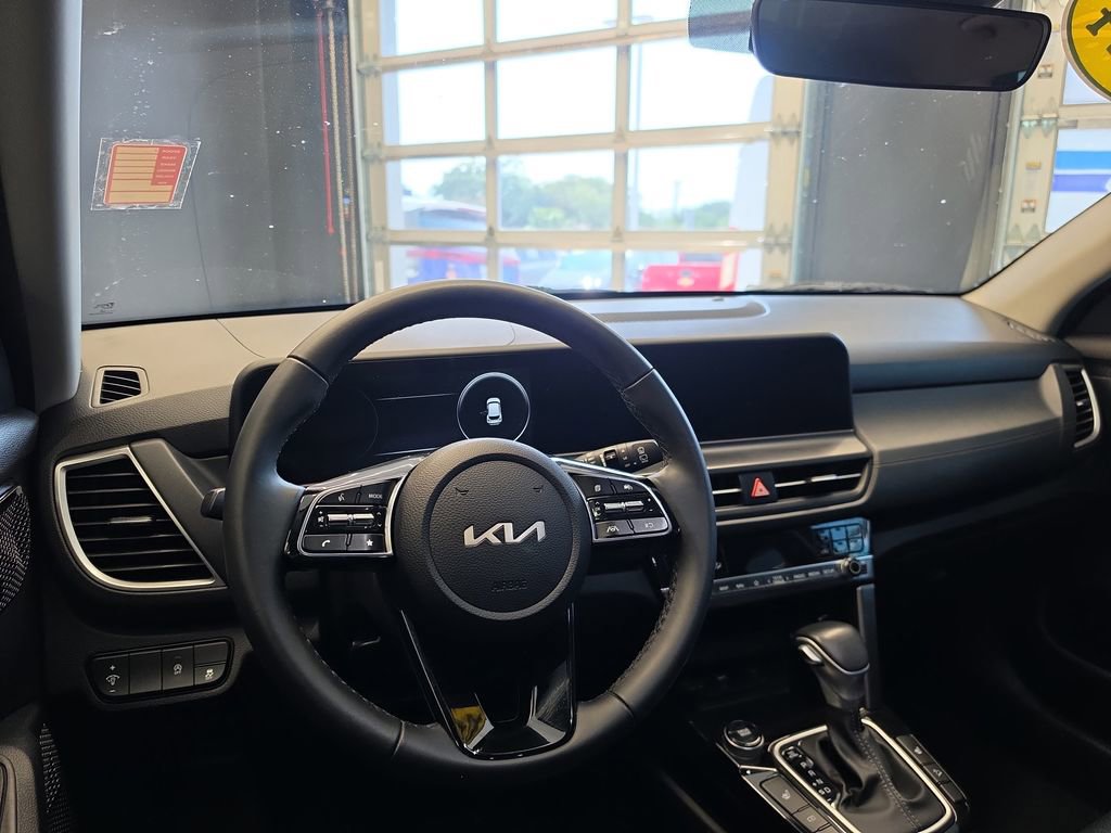 Certified 2024 Kia Seltos EX FWD image 19