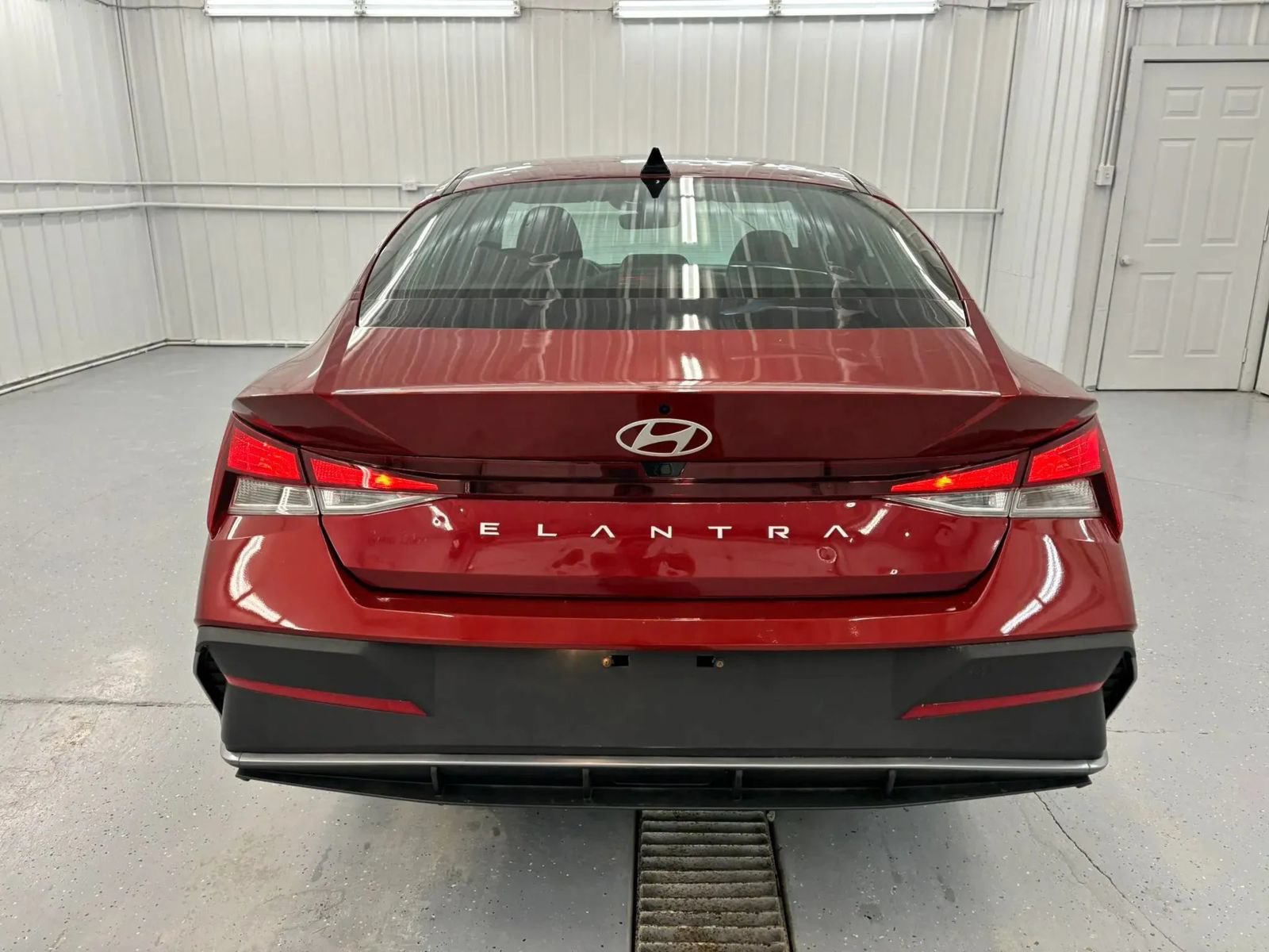 Used 2024 Hyundai Elantra SEL FWD image 5