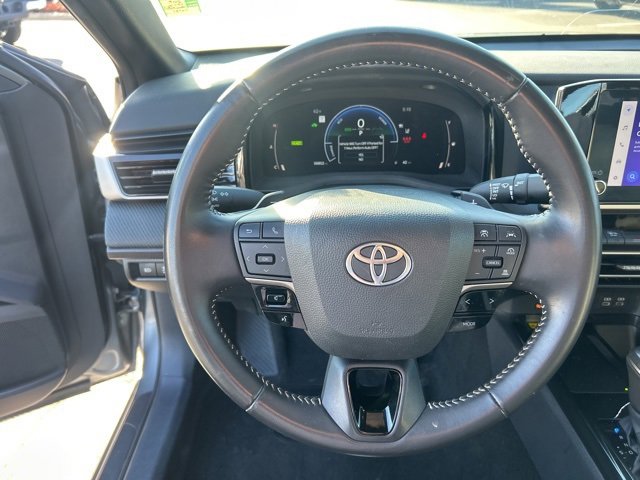 Used 2025 Toyota Camry SE image 15
