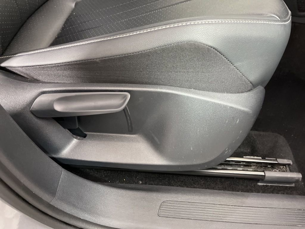 Used 2024 Volkswagen Tiguan SE image 7