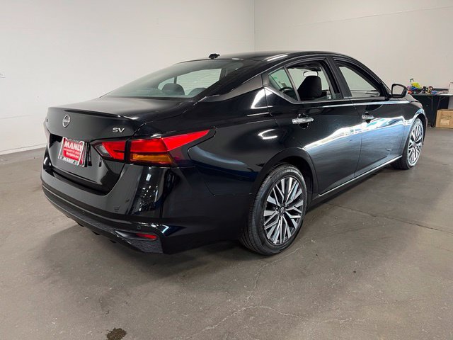 Used 2024 Nissan Altima 2.5 SV FWD image 3