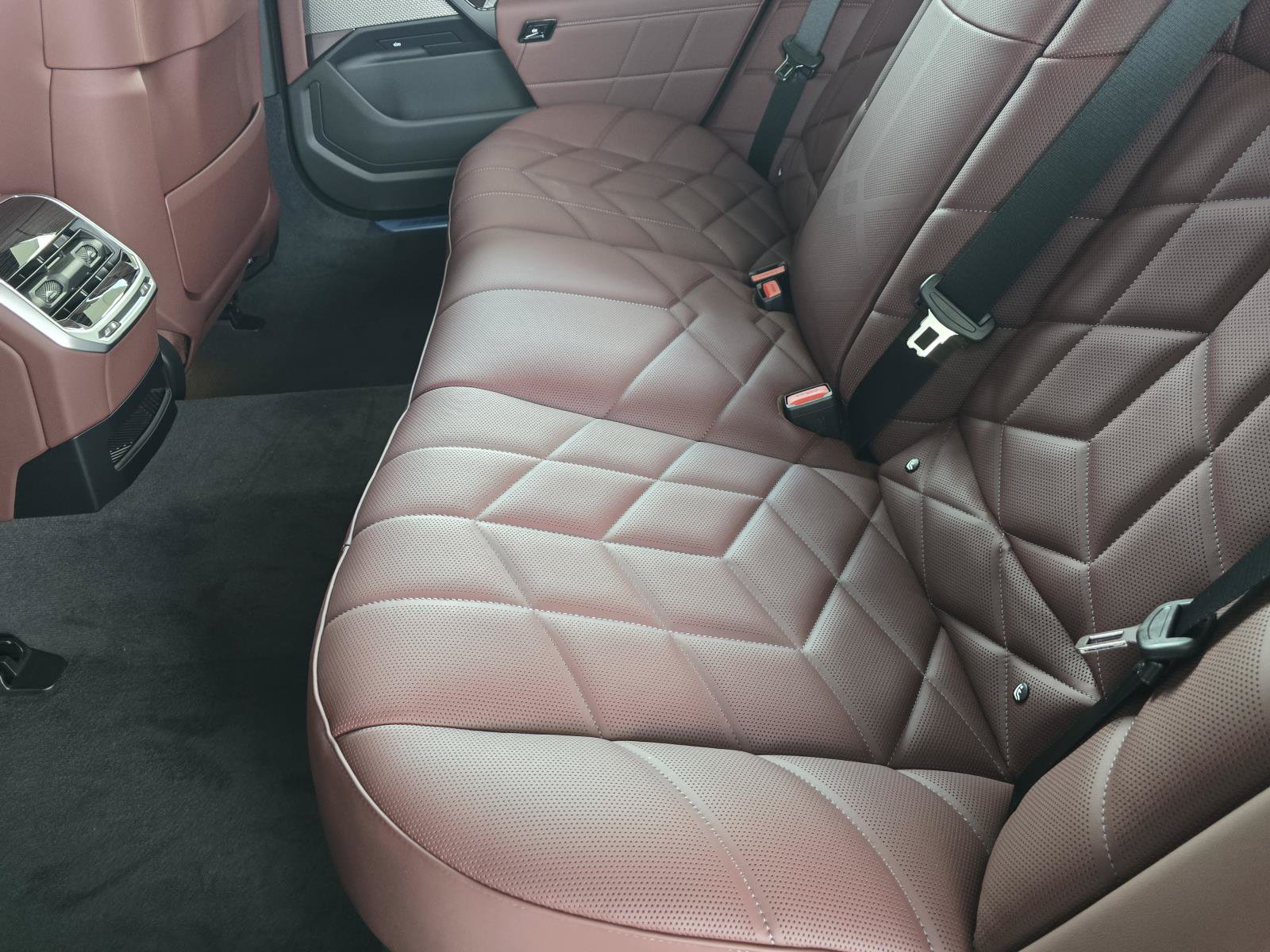 New 2026 BMW 750e xDrive AWD/4WD image 14