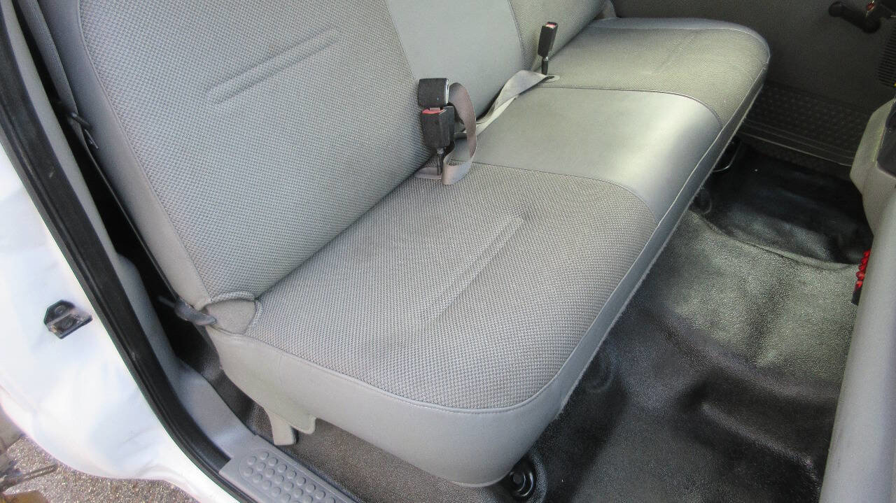 Used 2007 Ford F550 2WD Regular Cab Super Duty image 31