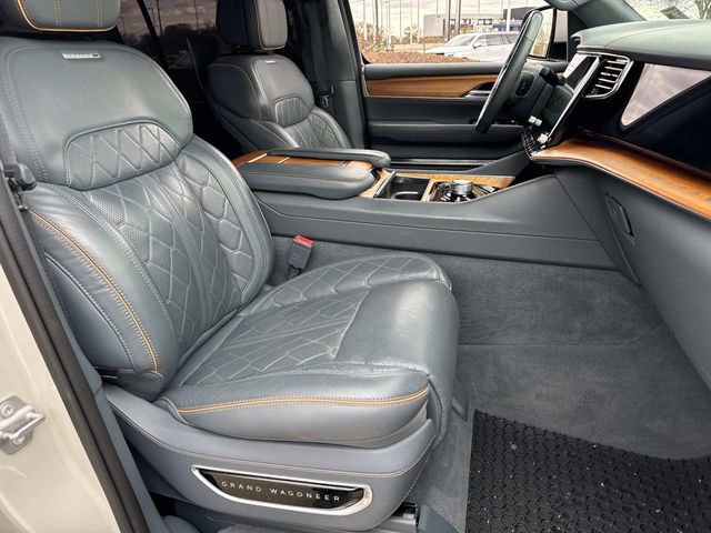 Used 2022 Jeep Grand Wagoneer Series III w/ Rear Seat Video Group 1 image 10